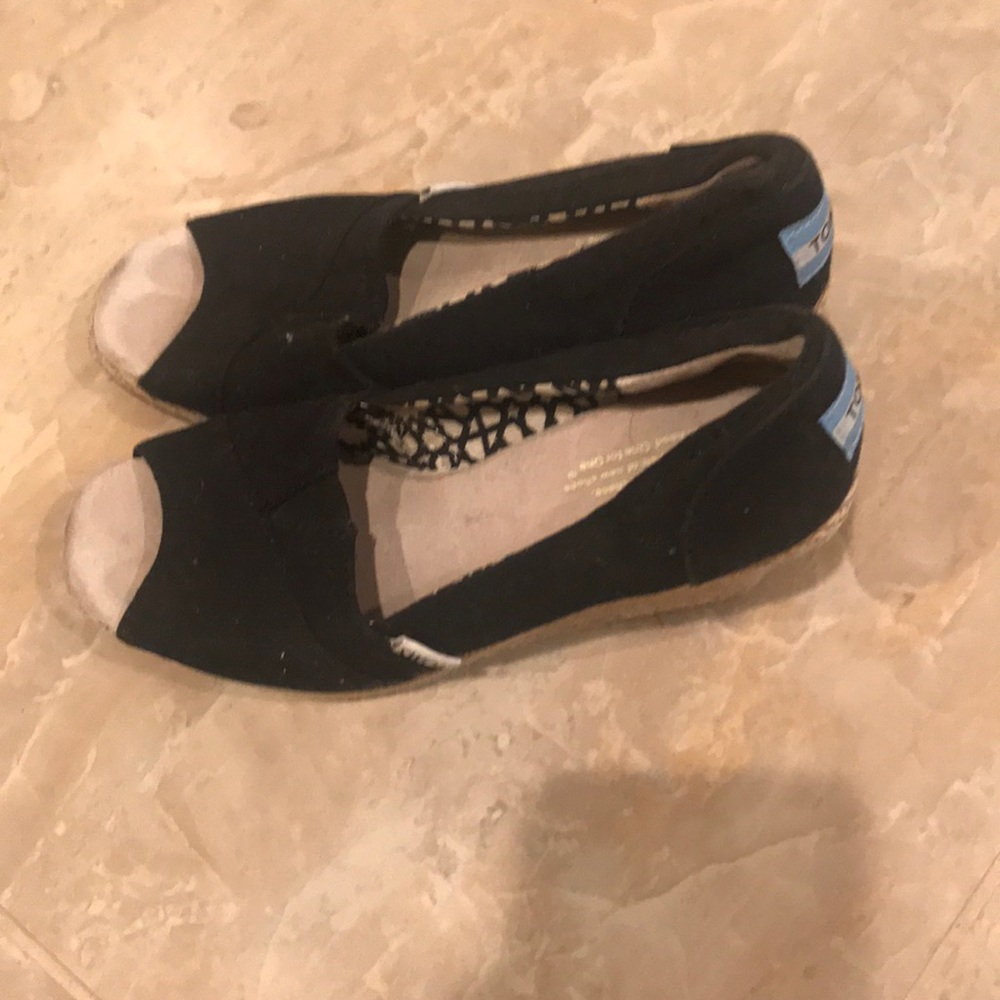 Super Cute Black Toms Wedges!